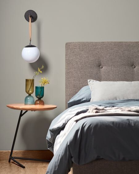 Cama con somier Natuse gris 150 x 190 cm