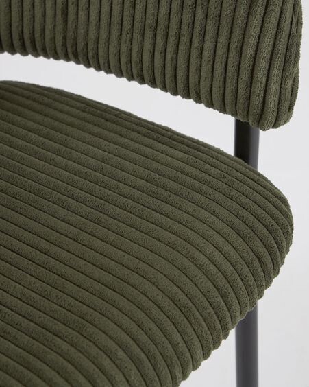 Silla Runnie de pana gruesa verde oscuro con patas de acero acabado pintado negro