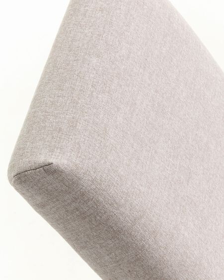 Silla Freda beige y patas de madera maciza de haya acabado negro