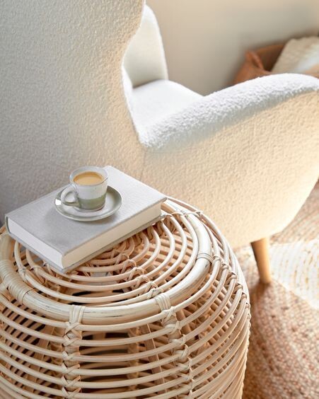 Mesa auxiliar redonda Kohana de ratán con acabado natural Ø 45 cm