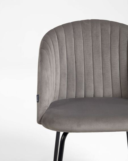 Silla Lumina terciopelo gris claro patas acero acabado negro