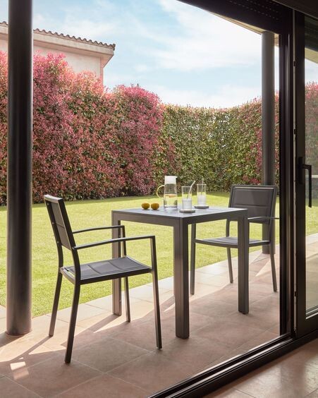 Silla de exterior Sirley de aluminio y textilene negro