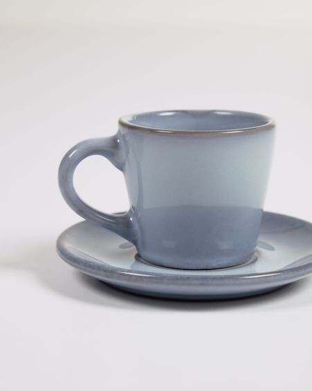 Taza de café Airena con plato de cerámica azul