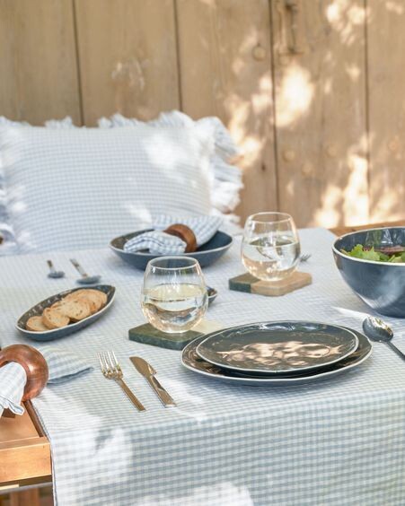 Plato plano Pontis de porcelana azul