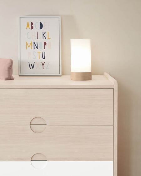 Lámpara de mesa Slat de algodón y madera de haya