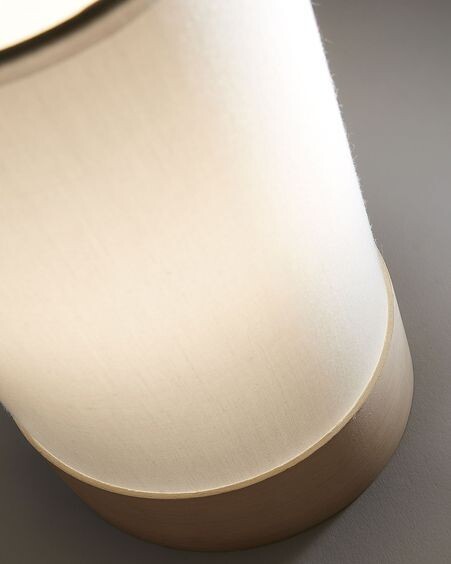 Lámpara de mesa Slat de algodón y madera de haya