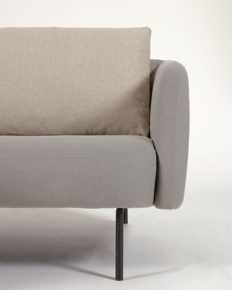 Sofá Walkyria 3 plazas gris con cojines beige y patas de metal acabado negro 195 cm