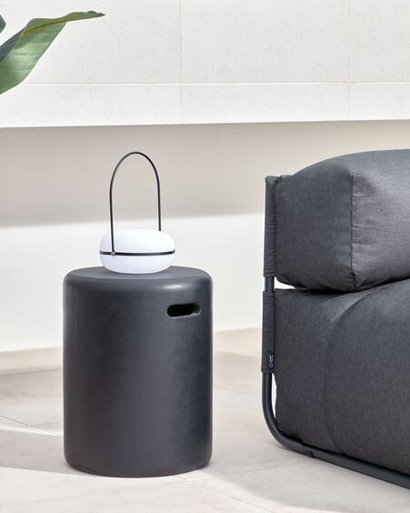 Reposapiés de exterior Taimi de cemento con acabado negro Ø 35 cm