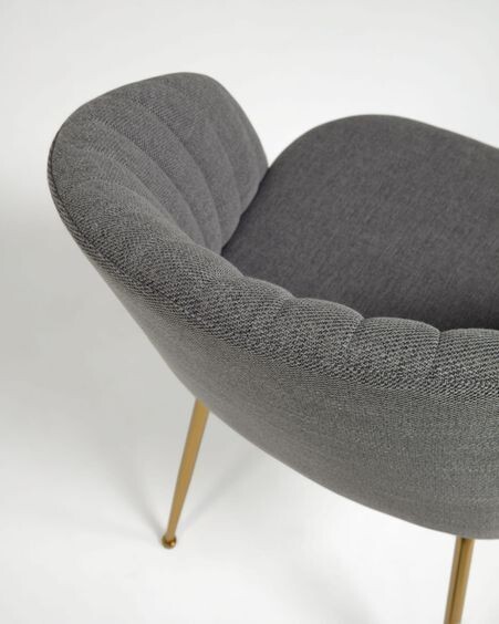 Silla Lumina gris oscuro y patas de acero con acabado dorado