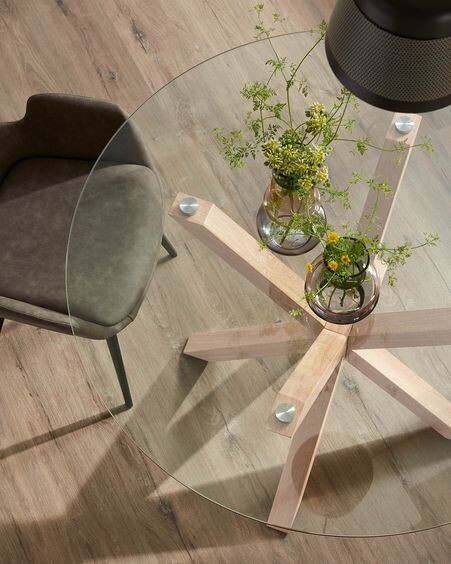 Mesa redonda Full Argo de cristal y patas de acero efecto madera Ø 119 cm