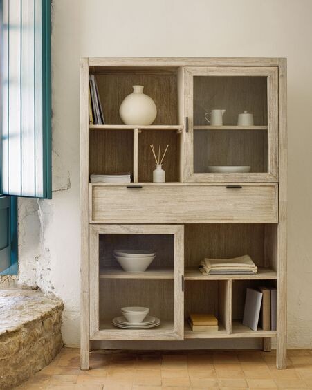 Vitrina Alen de madera maciza de acacia 110 x 166 cm
