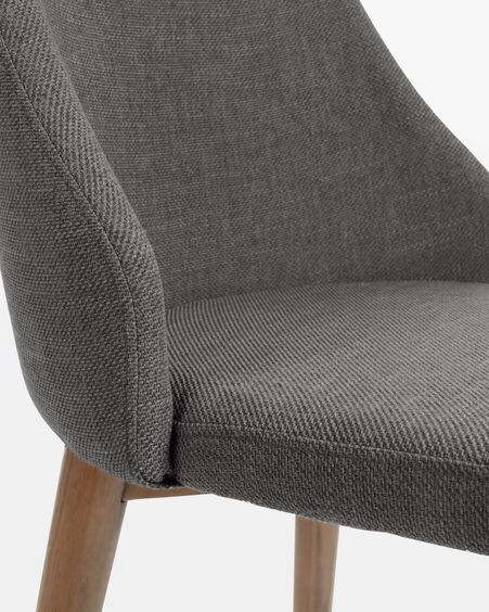 Silla Rosie gris oscuro y patas de madera maciza de fresno acabado oscuro