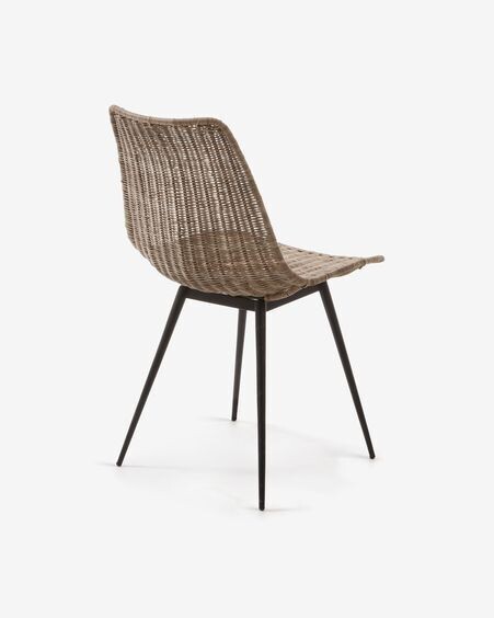 Silla Equal de ratán y patas de acero acabado negro