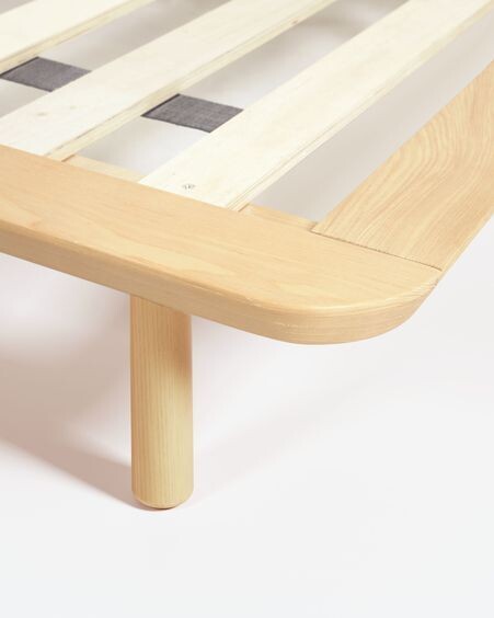 Cama Anielle de madera maciza de fresno 160 x 200 cm