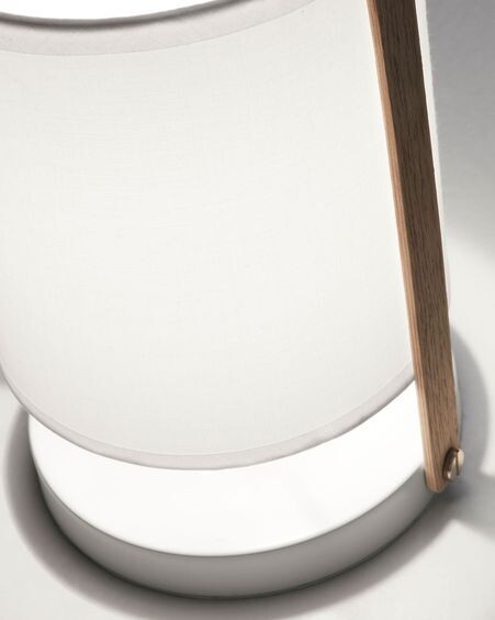 Lámpara de mesa Zayma de madera de haya y algodón blanco
