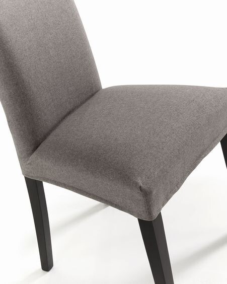 Silla Freda gris y patas de madera maciza de haya acabado negro