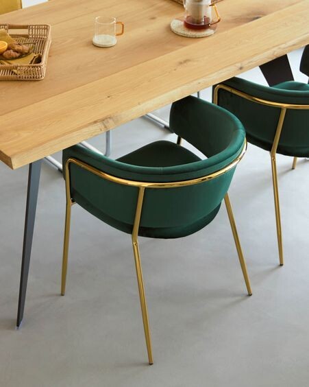 Silla Runnie de terciopelo verde con patas de acero con acabado dorado