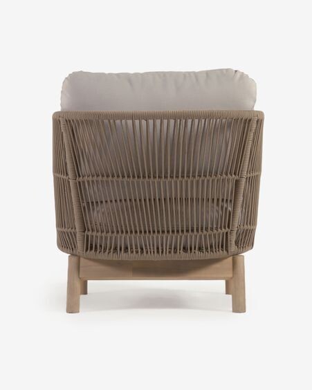 Butaca Catalina de cuerda beige y madera maciza de acacia FSC