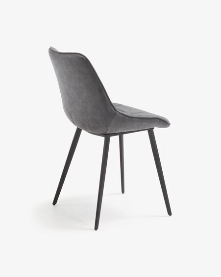 Silla Adam de piel sintética gris oscuro y patas de acero con acabado negro