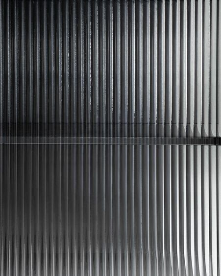 Aparador Trixie acero con acabado negro 160 x 81 cm