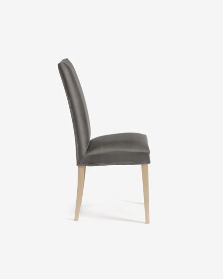 Silla Freda terciopelo gris y patas de madera maciza de haya acabado natural