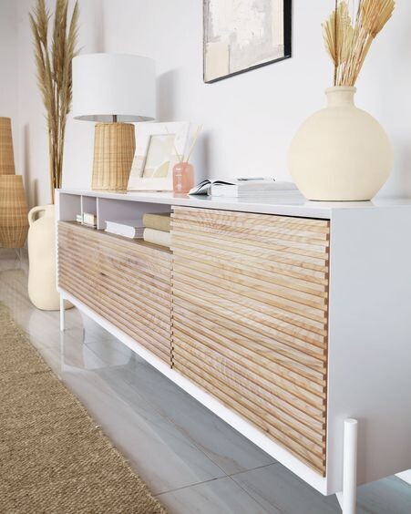 Mueble TV Marielle de chapa de fresno y lacado blanco 187 x 63 cm