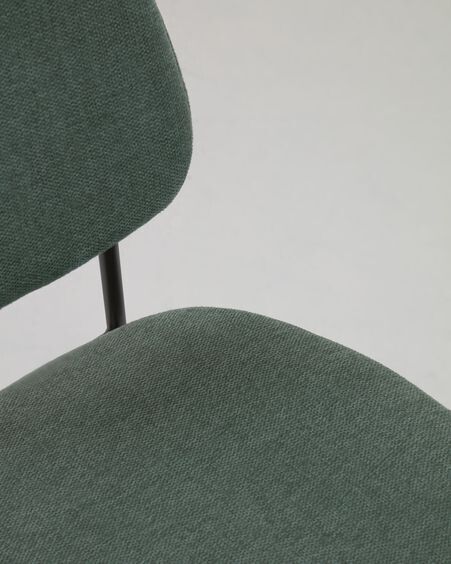 Silla Benilda verde oscuro, chapa de roble y acero con acabado negro