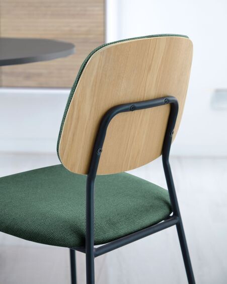 Silla Benilda verde oscuro, chapa de roble y acero con acabado negro