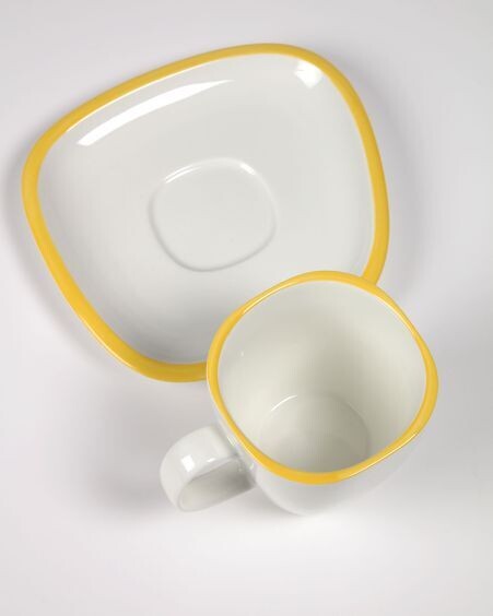 Taza con plato Odalin porcelana blanco y amarillo
