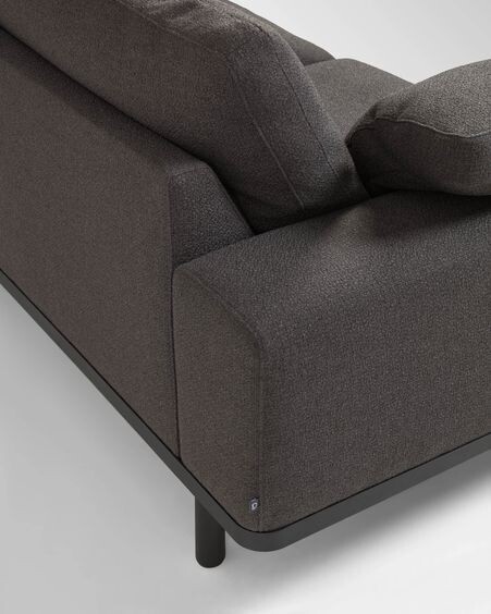 Sofá Noa 3 plazas con cojines gris patas acabado oscuro 230 cm