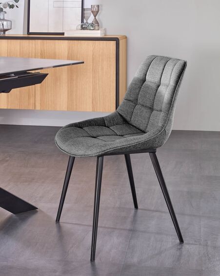 Silla Adam gris claro y patas de acero con acabado negro
