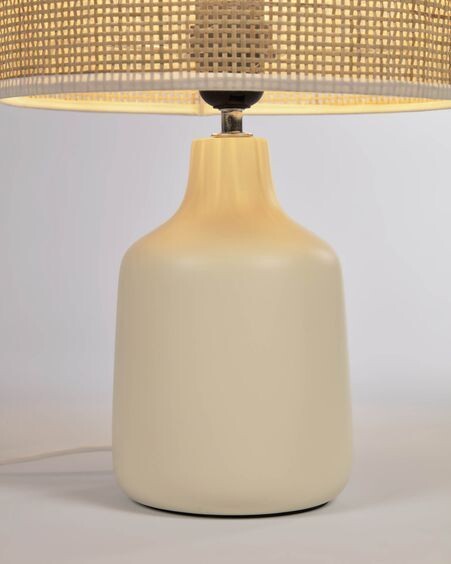 Lámpara de mesa Erna de cerámica blanco y bambú con acabado natural