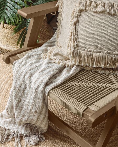 Sillón Geralda madera maciza acacia con acabado oscuro FSC 100%