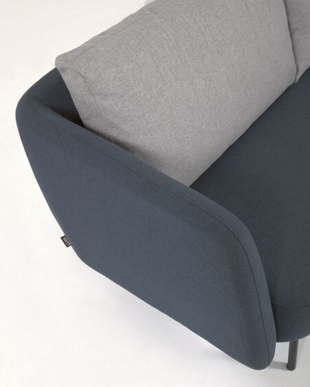 Sofá Walkyria 3 plazas azul con cojines gris y patas de metal acabado negro 195 cm