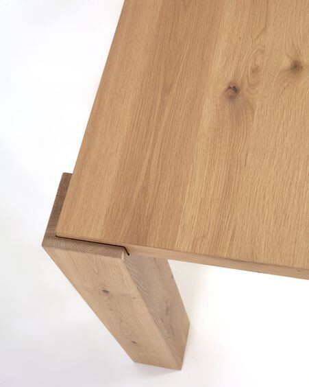Mesa Deyanira de chapa de roble y patas de madera maciza de roble 160 x 90 cm