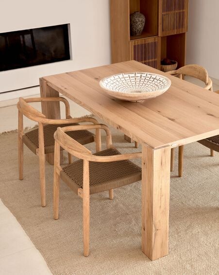 Mesa Deyanira de chapa de roble y patas de madera maciza de roble 160 x 90 cm