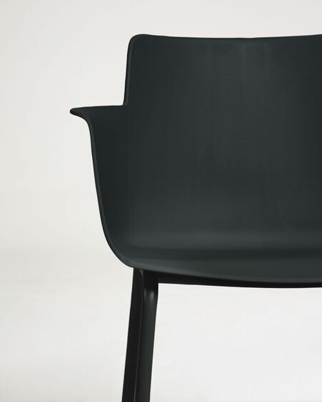 Silla con brazos Hannia negro