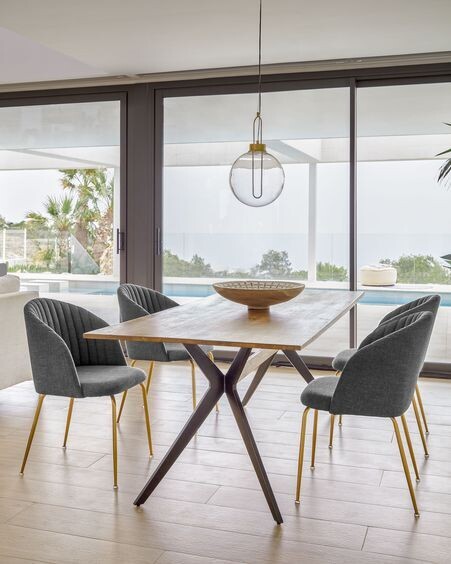 Mesa Amethyst de chapa de roble envejecido y patas acero con acabado negro 160 x 90 cm