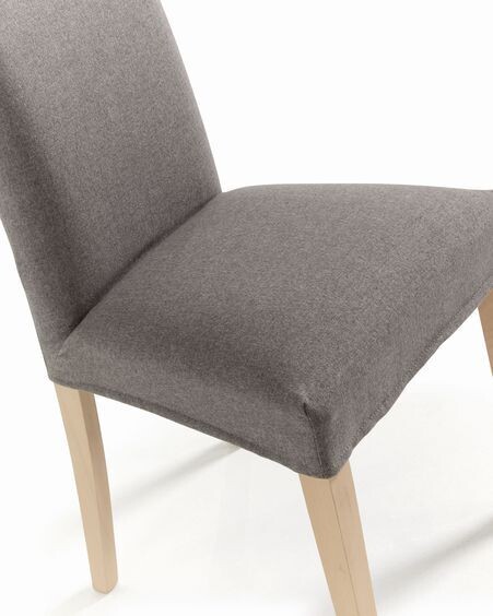 Silla Freda gris y patas de madera maciza de haya acabado natural