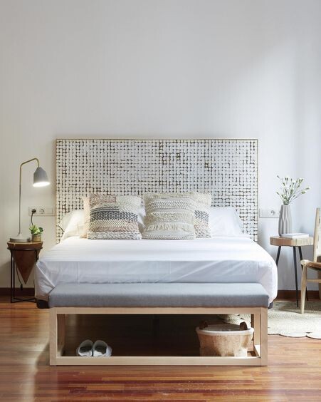 Banqueta Loya gris de madera maciza de haya 128 cm