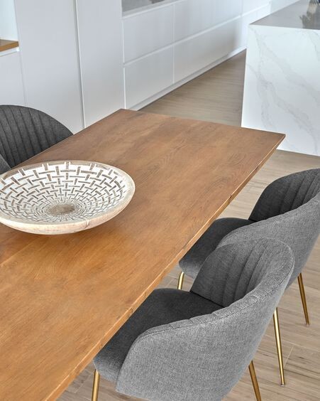 Mesa Amethyst de chapa de roble envejecido y patas acero con acabado negro 160 x 90 cm
