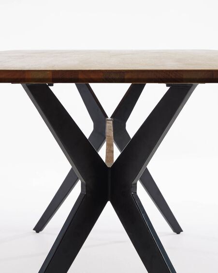 Mesa Amethyst de chapa de roble envejecido y patas acero con acabado negro 160 x 90 cm