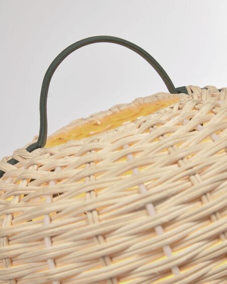 Lámpara de mesa pequeño Lumisa de ratán con acabado natural y cuerda verde