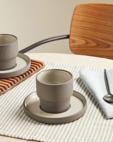 Taza con plato Thianela de porcelana gris
