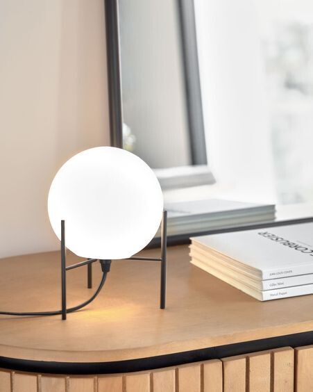 Lámpara de mesa Seina de acero con acabado negro