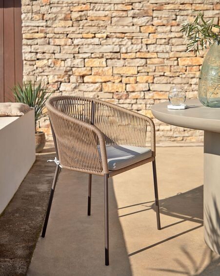 Silla Yanet de cuerda beige y patas de acero galvanizado