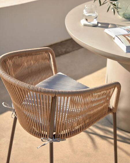 Silla Yanet de cuerda beige y patas de acero galvanizado