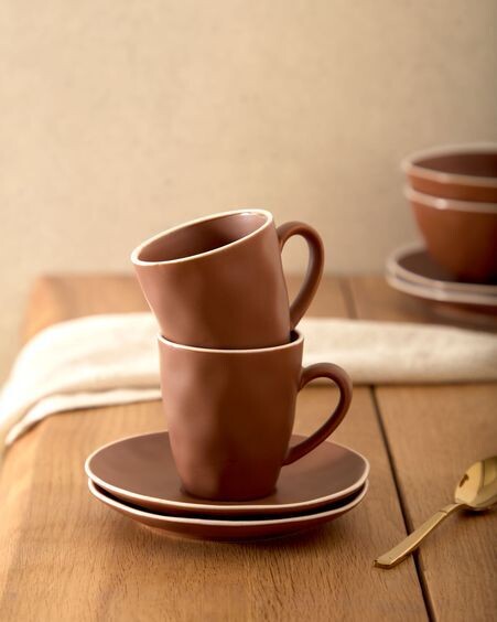 Taza de café con plato Rin de cerámica marrón