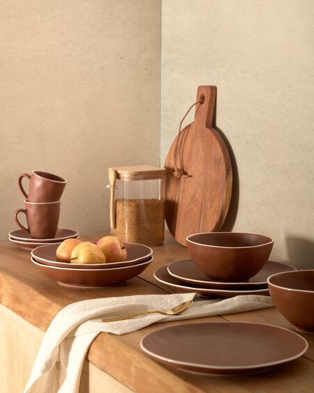 Taza de café con plato Rin de cerámica marrón