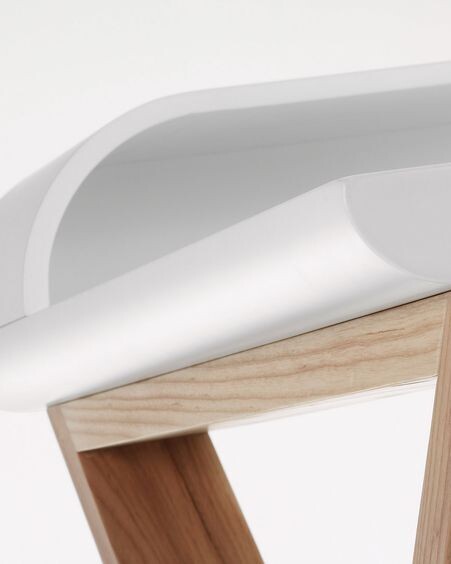 Escritorio Working melamina lacado blanco y patas de madera maciza de fresno 120 x 79 cm